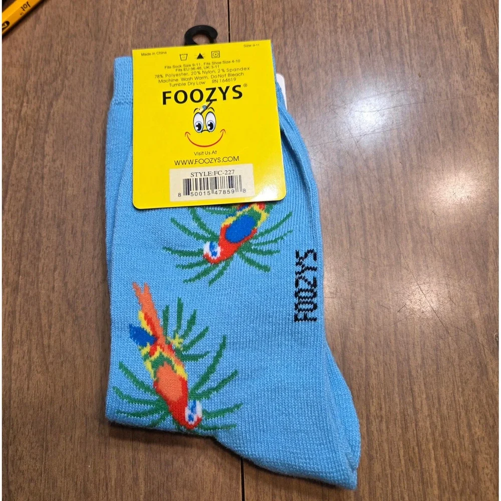 Foozys Parrot Tropical Bird Novelty Crew Socks Blue Animal Print FC-227 NWT